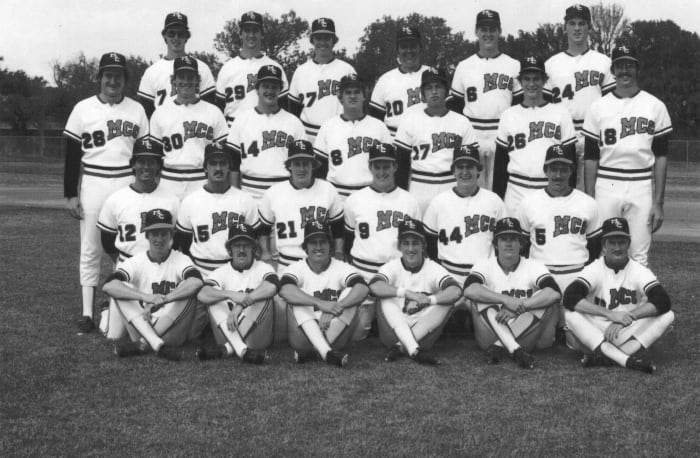 McClennan Junior College team with Razorbacks coach Dave Van Horn